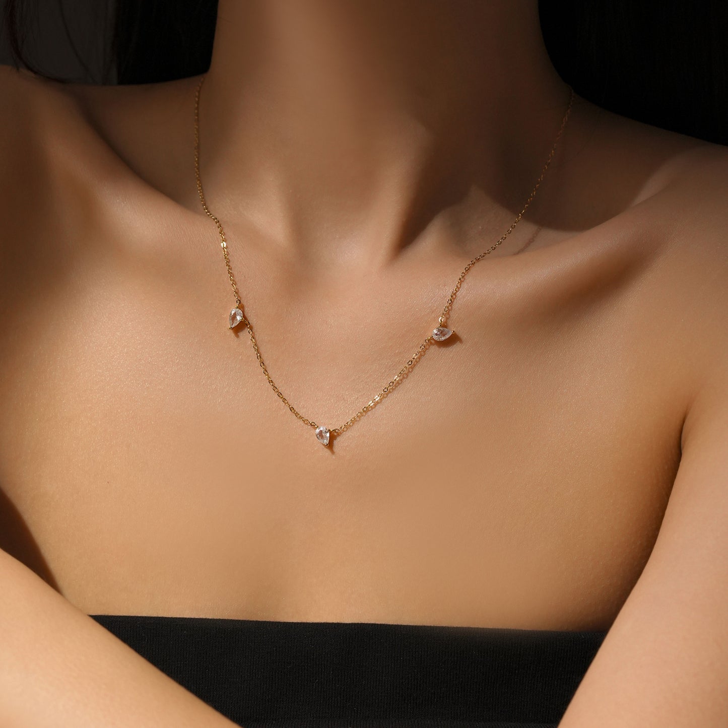 Lunéra Drop Necklace