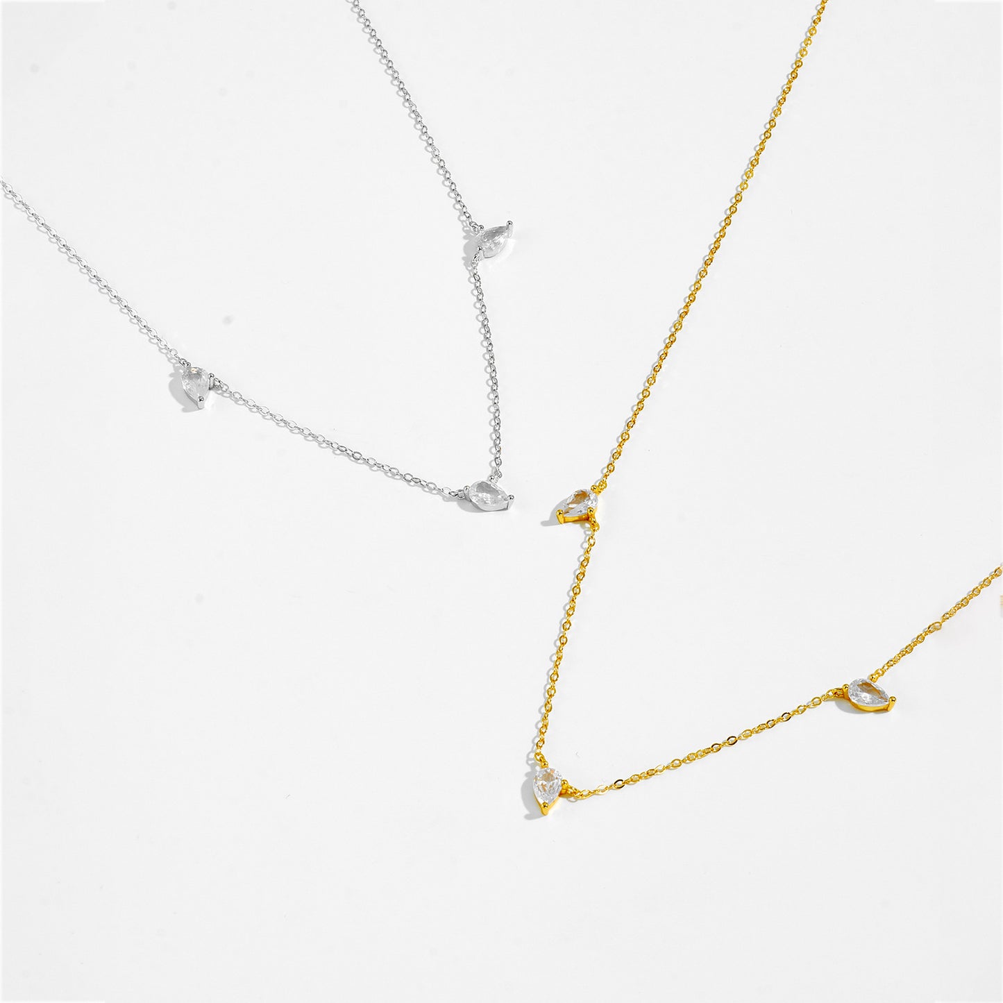 Lunéra Drop Necklace