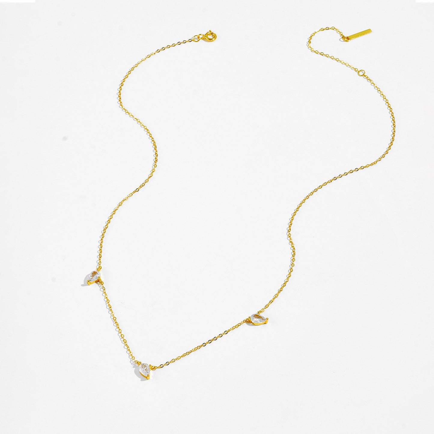 Lunéra Drop Necklace